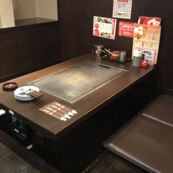 It is a dugout table seat for 4 people who can relax comfortably ♪