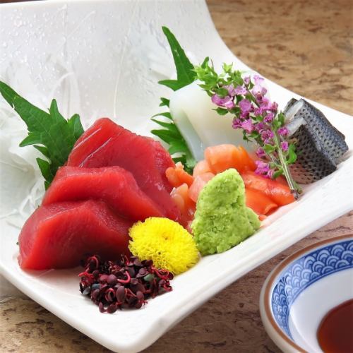 [Fresh and outstandingly fresh!] Assorted sashimi