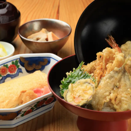 【絶品ランチ】圧巻の大ボリューム！◎贅沢な天ぷら7種の『天丼定食』全4品⇒1800円(税込)
