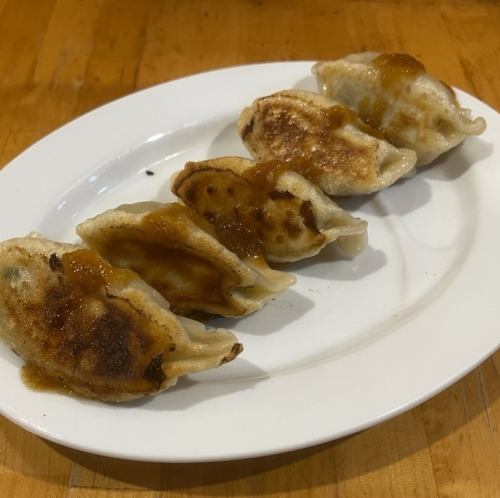 ボリューム満点！もちもち食感の絶品餃子をご用意♪