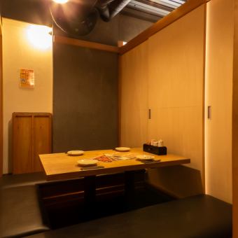 ≪個室≫周りを気にせずにお寛ぎいただけます。まるで大人の隠れ家のような落ち着いた雰囲気の中、お食事をお楽しみください！
