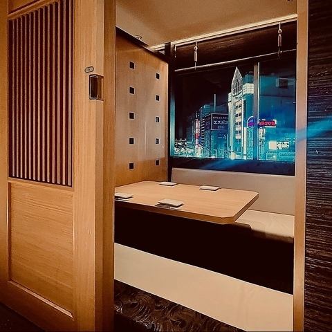 夜景が一望できる2名個室はデートにおすすめです。