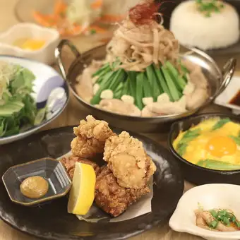 ≪保證包廂≫ 包含3小時暢飲♪ 超值套餐，包含我們著名的和牛雜火鍋和日式醬油炸雞♪