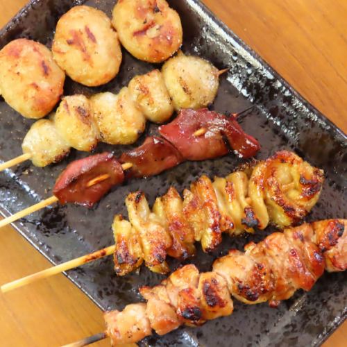 自家製タレと塩で焼き鳥を