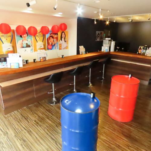 宴会利用に最適なスペースを完備しております。地元のご友人とのカジュアルな食事シーンに最適です◎素敵な時間をお過ごしください。