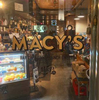 ショーケースにはその日のオススメスイーツが☆