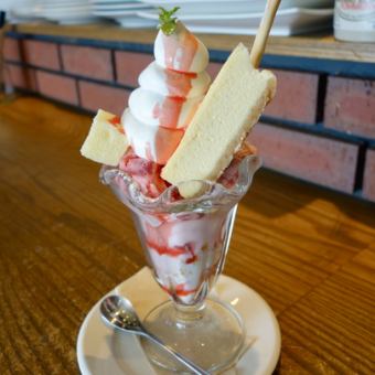 ストロベリーチーズケーキサンデー