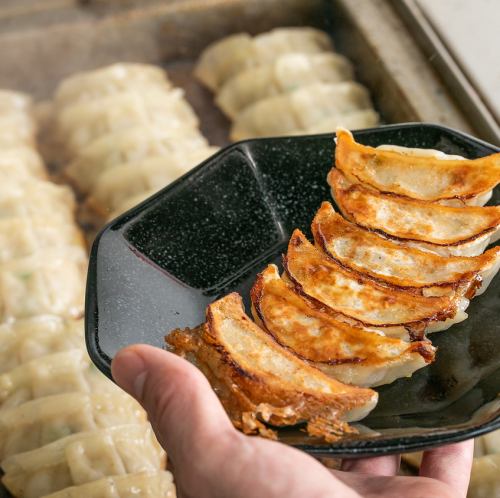 Specialty gyoza baked by professionals