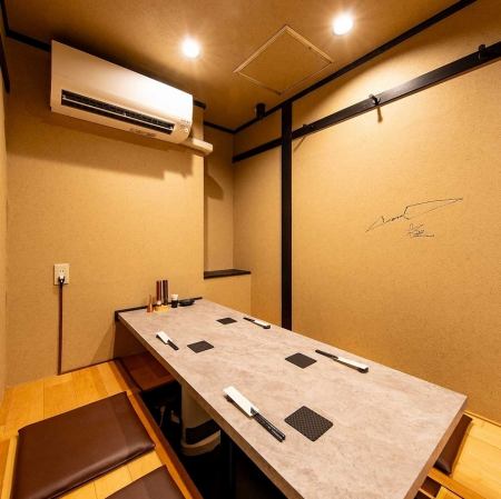 当店では、接待をはじめとする大切な会食にも対応可能です。上質な空間で、心温まるおもてなしをお楽しみください。