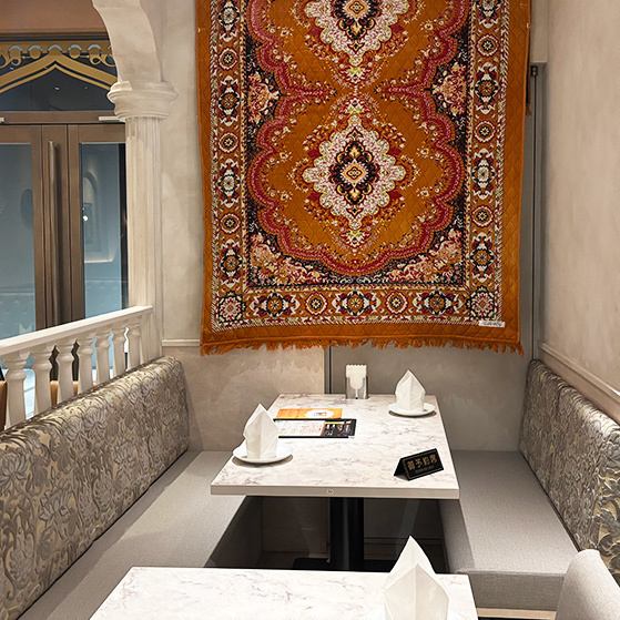 普段のランチやデート、女子会から会社宴会まで、様々なシーンに対応可能です♪各駅からのアクセスも抜群です。都会の喧騒を忘れて優雅なひとときをお楽しみいただけるよう空間へのこだわりを追求。ソファー席では、ゆったり寛ぎながらお食事をお楽しみいただけます♪