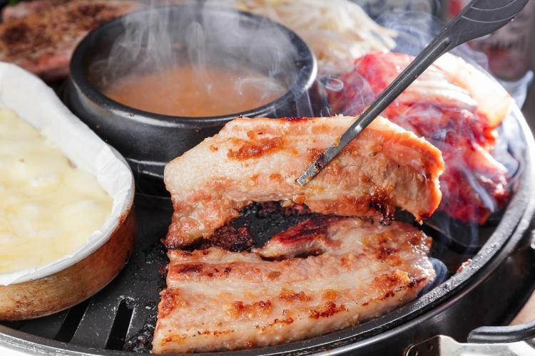 【京都冷麺ハーフ付】120分サムギョプサル食べ放題コース! 2980円