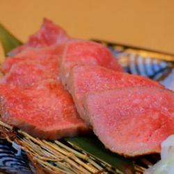 Wagyu beef roasted with straw