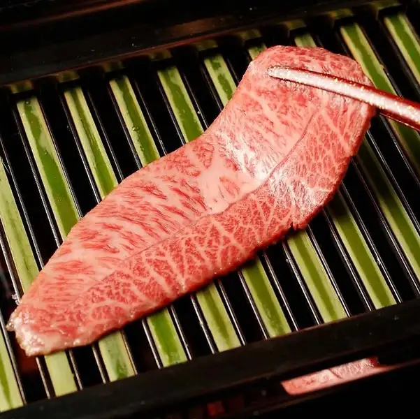 ≪1日限定10食≫タレ漬け3種盛りせ・部位ごとの旨みと食感を味わう香ばしさも楽しめる一皿