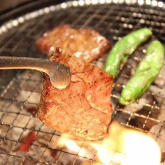 【휴일 점심 한정! 국산 쇠고기 코스】 상단, 로스, 갈비, 하라미에 유케 등 볼륨 ◎