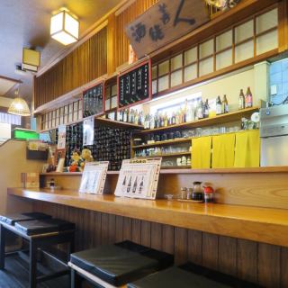 仕事帰りにカウンターでサクッと一杯☆消毒液も設置しておりますので、コロナ対策も万全です！！