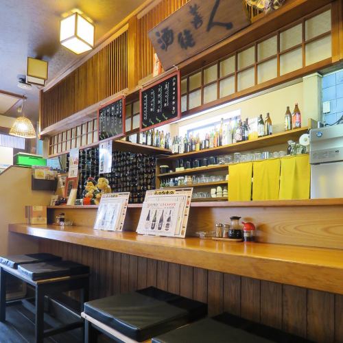 仕事帰りにカウンターでサクッと一杯☆消毒液も設置しておりますので、コロナ対策も万全です！！