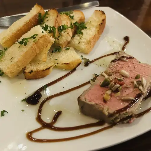 一度は食べてほしい自家製なめらか”レバーパテ”