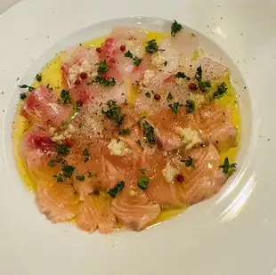 鮮魚のクルドとオイル・ディ・オリーヴァ”カルパッチョ”