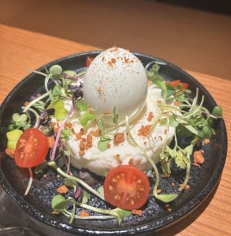 ポテトサラダ半熟卵のせ