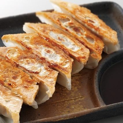 The popular "Hakkenden Gyoza"