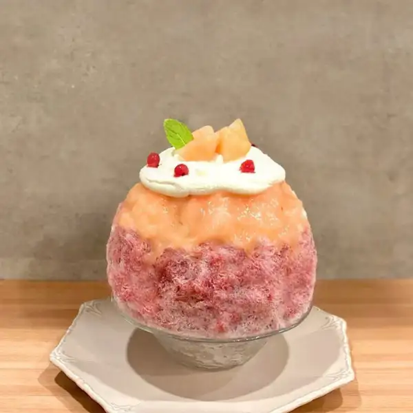 桃とハイビスカス