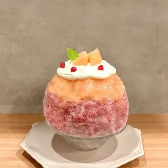 桃とハイビスカス