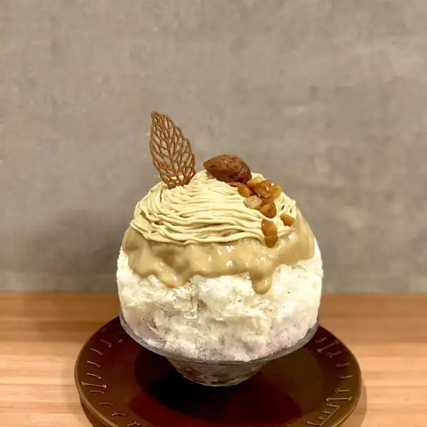 일본 밤과 카시스 몽블랑