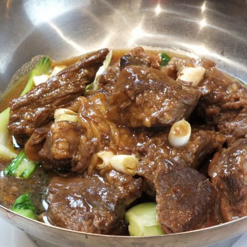 Stir-fried seasonal vegetables and beef (domestic beef) / Stir-fried beef with black beans (domestic beef) / Stir-fried green pepper and shredded beef (domestic beef)
