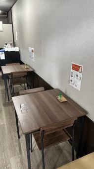 【プライベートなご利用に最適】ご友人とのお食事や、大切な方とのデートなどにピッタリ♪2名様でご利用いただけるテーブル席で、ゆったりとお過ごしいただけます。