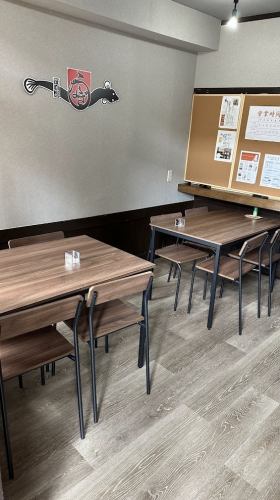 【広々とした清潔感ある店内】