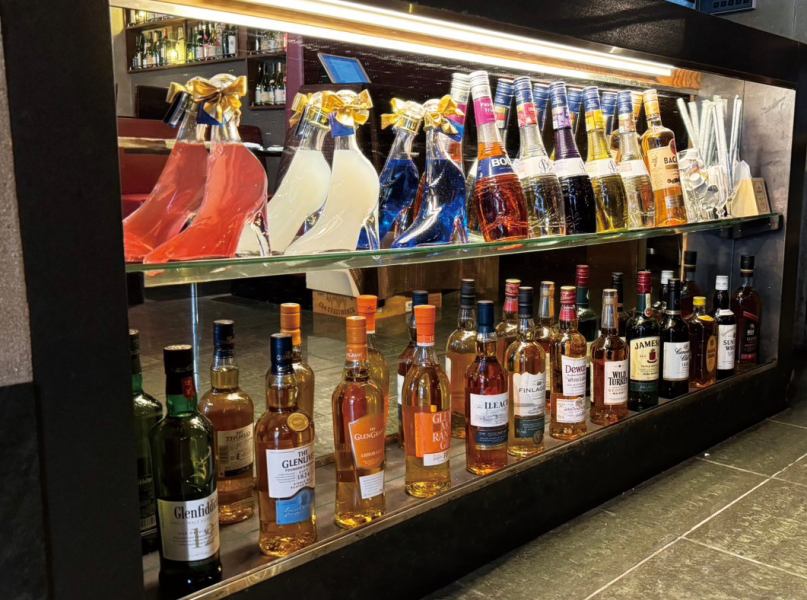 【店内雰囲気】店内は、内観も雰囲気抜群！様々なシーンでご利用いただけるようになっております。女子会やデートなど、特別な日にもぴったり！お気軽にお越しください♪