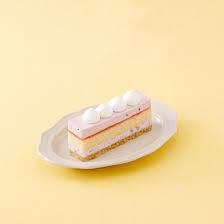 白桃とフランボワーズのケーキ