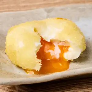 반 익은 달걀 꼬치