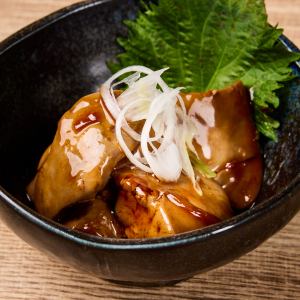 신선한 닭 간의 부드러운 삶은