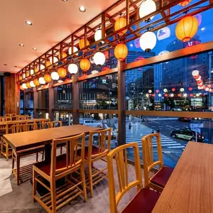 세련된 어른의 분위기 넘치는 공간에서, 고집, 엄선된 제철 식재료를 다양한 맛으로 즐기실 수 있는 뷔페 스타일의 차세대 다이닝.라이브감 가득한 오픈 키친을 설치.각종 연회나 패밀리에서의 이용・여자회에도 최적입니다.