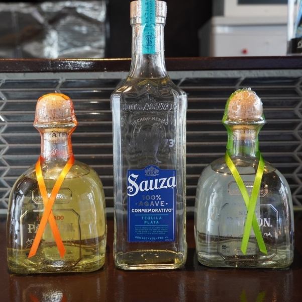 当店ならではの立飲みカウンターは、ウェイティングスペースを兼ねており、満席時でもお酒を楽しみながら待てるユニークなスタイル。他店にはあまりない、「待ちながら飲める」立ち飲みスペースは、時間を無駄にせず楽しめる新しい空間。気軽さと居心地の良さを両立した、使い勝手の良い特別な席です。