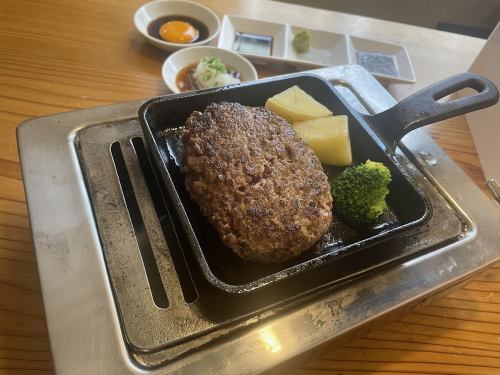 Wagyu rare hamburger lunch (limited quantity)