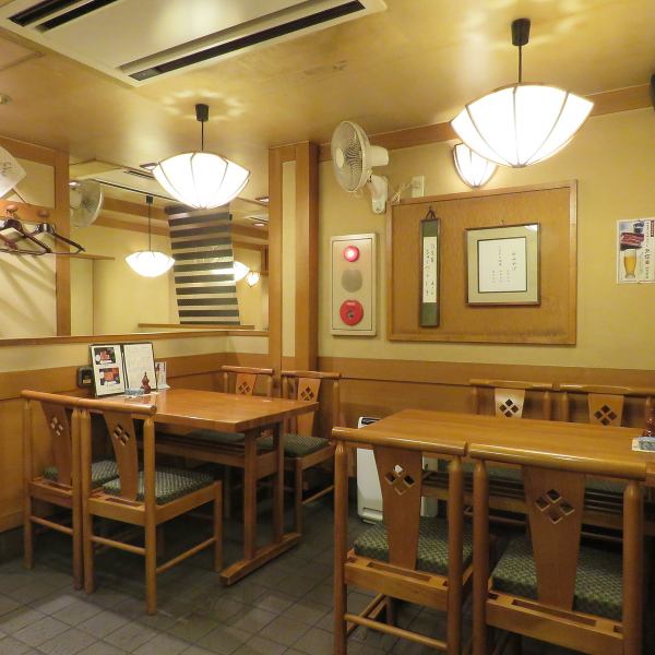 «Spacious table seat! 2 ~ 6 people» Please enjoy delicious eel in a nostalgic shop somewhere in calm atmosphere! We have a table seat where you can relax comfortably in the store.We are preparing from 2 to 6 guests, so it is ideal for small groups.Please also make a reservation for special meals such as entertainment and dinner!