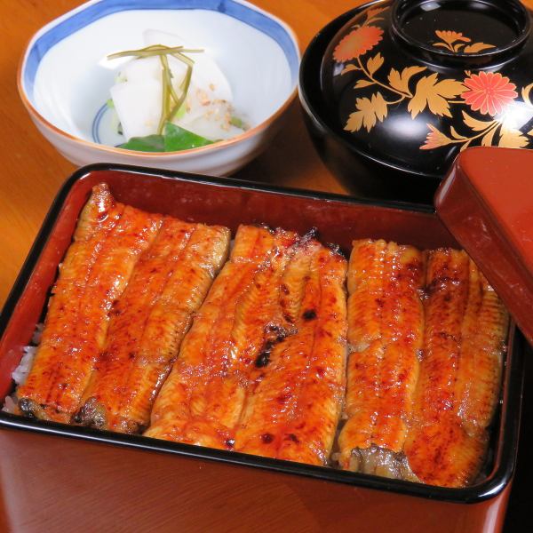 ≪標準≫ 使用嚴格挑選的食材製成的鰻魚飯3,700日元～（含稅）