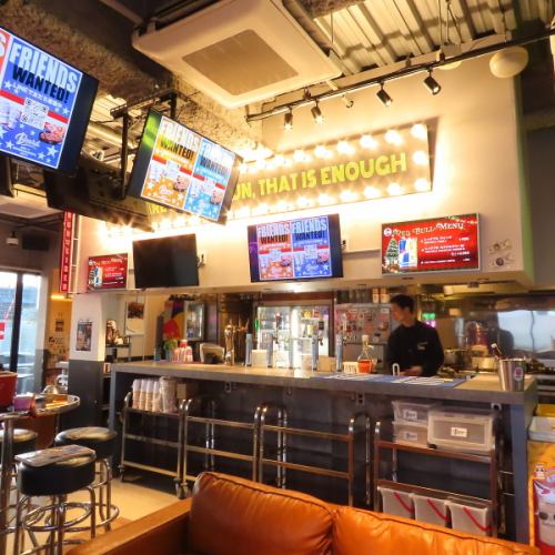Experience the authentic American atmosphere in the heart of Tenjin!