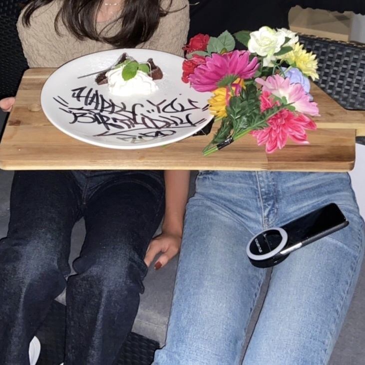 誕生日のお祝い盛大にやります！プレートにチェキプレゼントも！