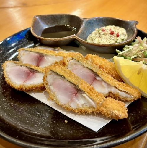 当店人気の肉厚レアアジフライ！