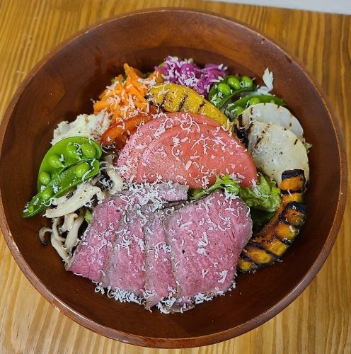 九州黒毛和牛を使ったローストビーフサラダ