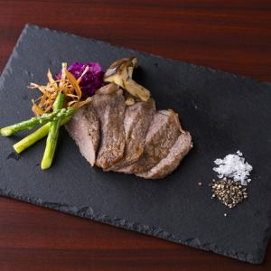 旨味を閉じ込めた赤身ステーキ