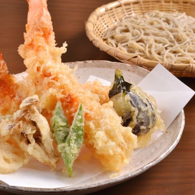 ランチタイム限定のお得なセットやお1人用の御膳がございます。