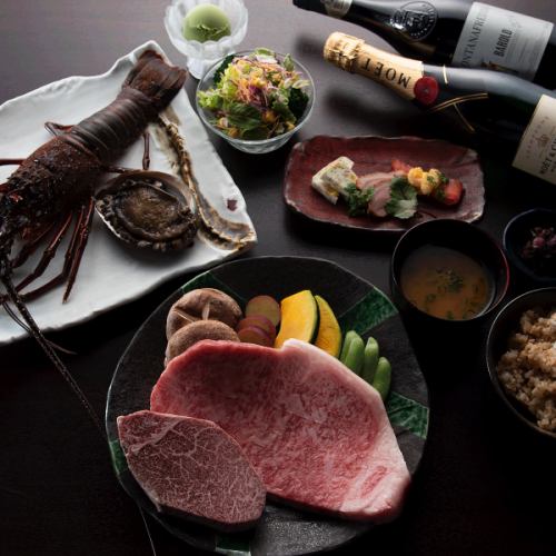 【需预约】13,800日元套餐 特制黑毛和牛牛排、活龙虾、活鲍鱼等8道菜品。