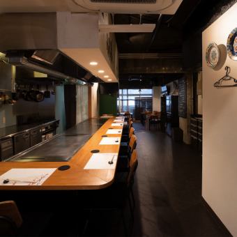 A counter where you can enjoy the chef's cooking in front of you.