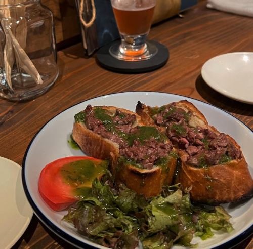 Venison served with French bread - "Venison bread" - an addictive taste!