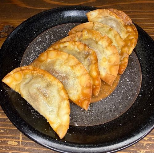鹿肉の特製揚げ餃子