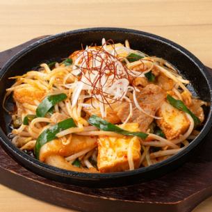 【肉料理】豚キムチ鉄板炒め